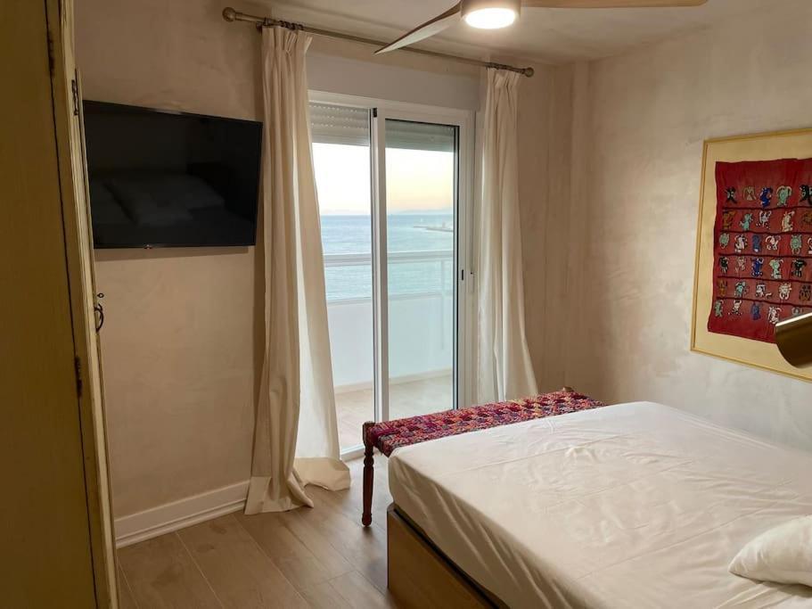 Maravilloso En Primera Linea De Playa. Apartment Torreguadiaro